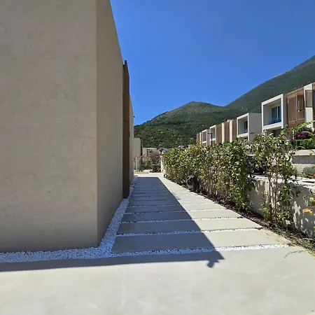 Villa Modern Luxury In Coast With Sea View & Private Garden